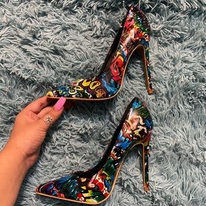 Graffiti pattern pumps
